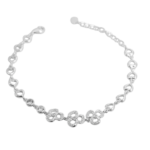 Lắc tay bạc hoa ba cánh viền trái tim – 3735